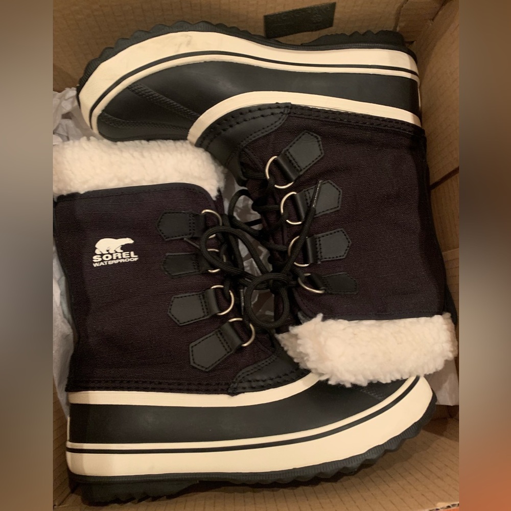 Sorel Women’s Winter Carnival Boots - black, size 7, waterproof.
